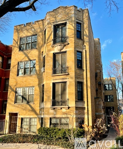 Primary Photo - 1354 W Carmen Ave