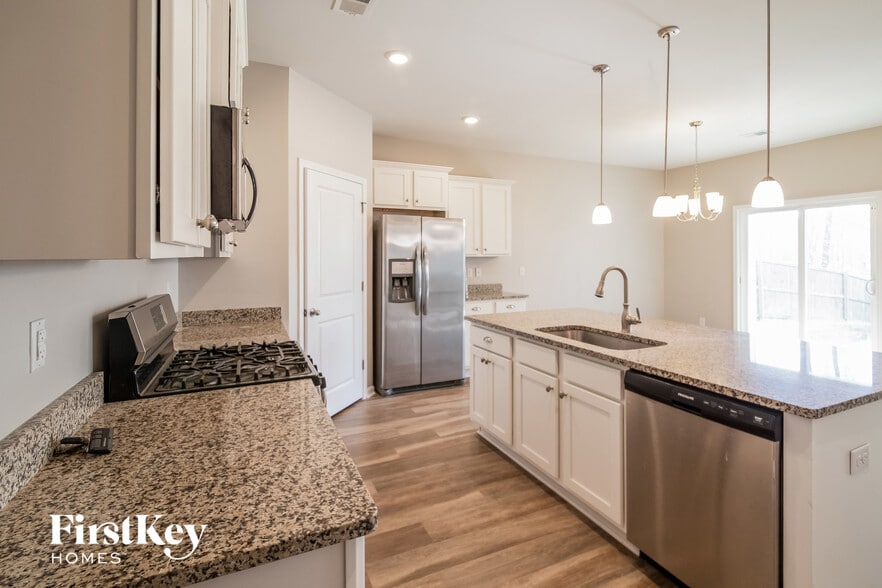 Building Photo - 590 Wayton Cir