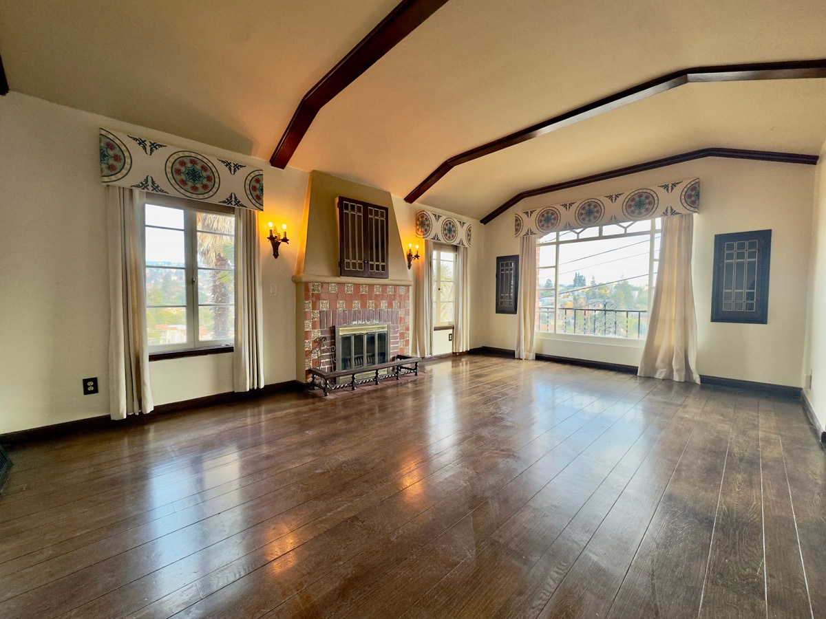 Building Photo - 645 Jean St