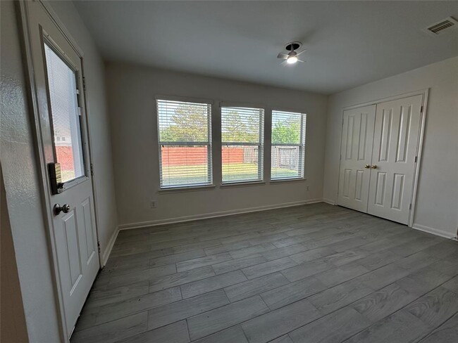 Building Photo - 2303 Ledgeway Ct