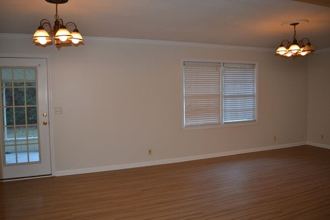 Building Photo - 222 Mary St