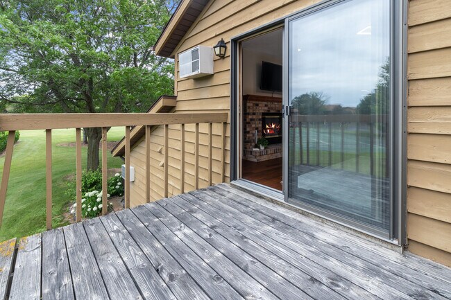 Building Photo - 1140 Manor Dr
