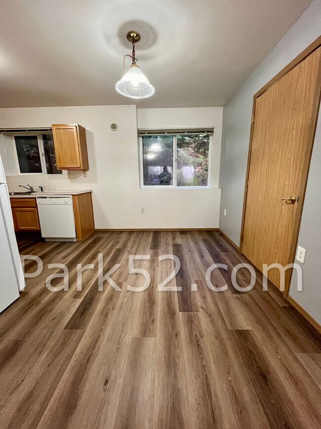 Building Photo - 1 Bedroom 1 Bathroom - Ground Floor - Bonney Lake Condo - #D2