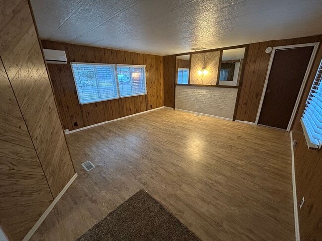 Building Photo - 123 Opal Dr