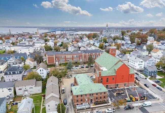 Building Photo - 160 Seabury St