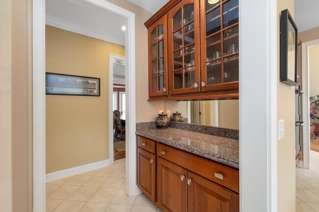 Building Photo - 7040 Royal Villa Ct