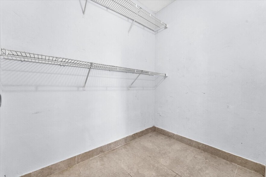 Building Photo - 374 Sunshine Dr