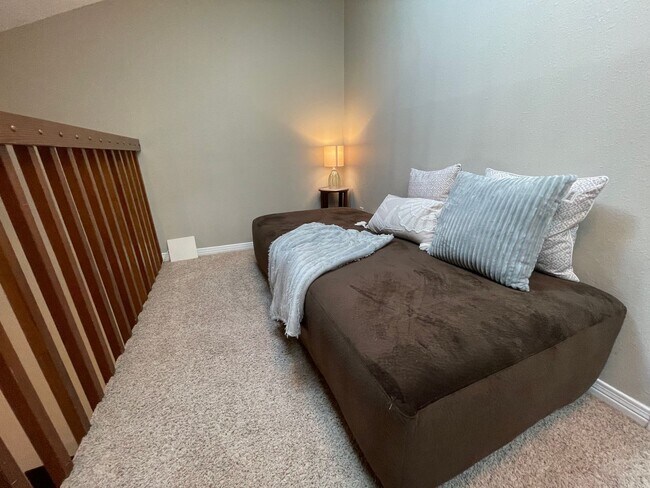 Building Photo - For Lease - Fully Furnished 2 BR | 1.5 BA Townhome in PCB!