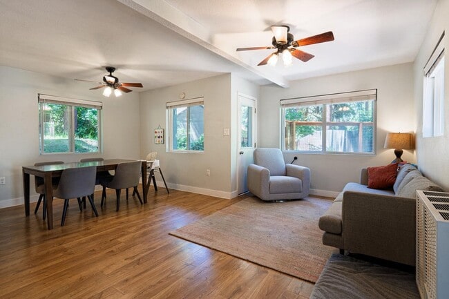 Building Photo - Three Bedroom House in Lynnewood