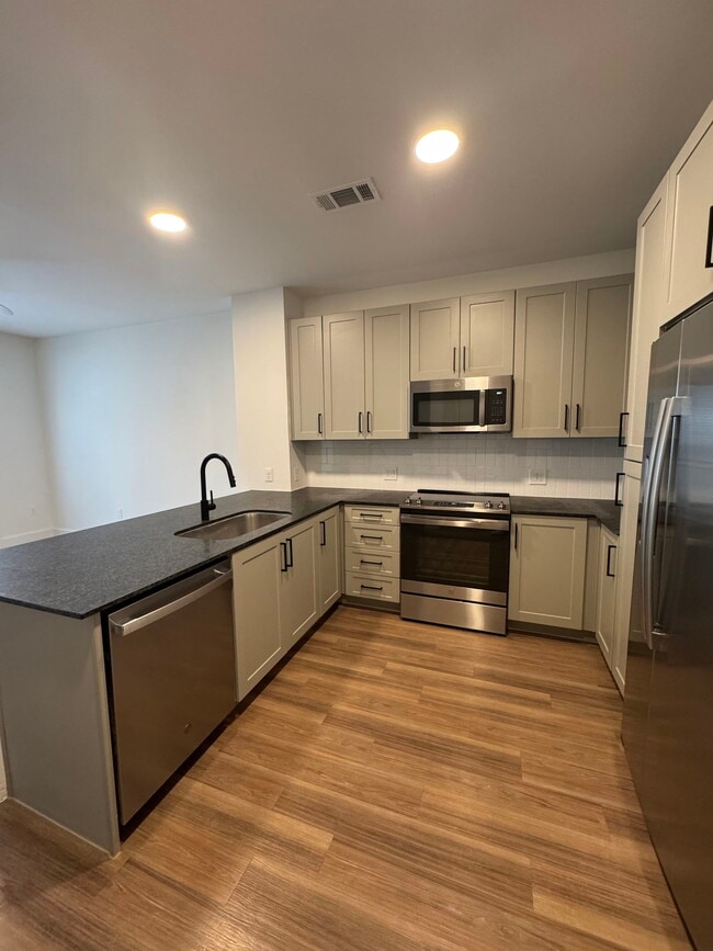 Building Photo - 3701 Raven Trl