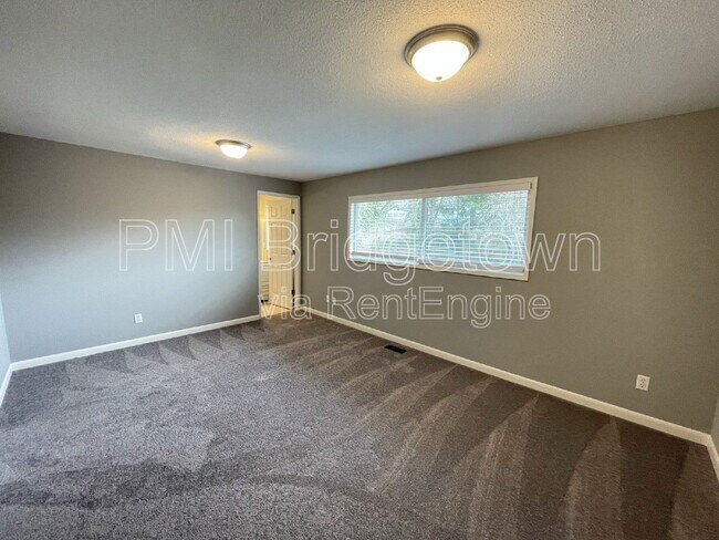 Building Photo - 15300 SE Lee Ave