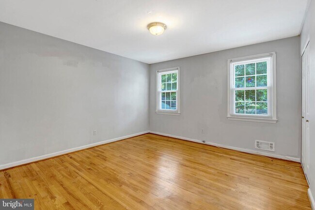 Building Photo - 8916 Braeburn Dr
