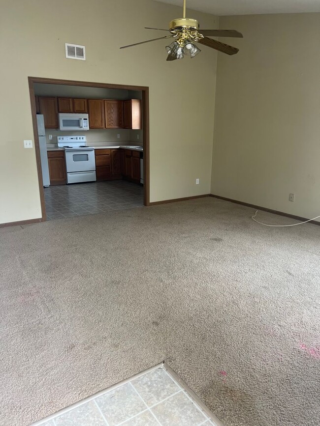 Building Photo - 2626 E Oakbrook Dr