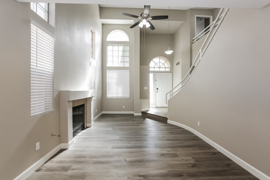 Building Photo - 1832 Fan Fare Dr