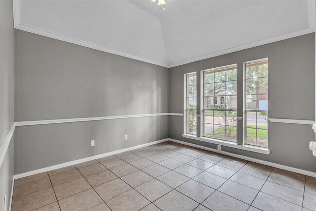Building Photo - 820 Portsmouth Dr