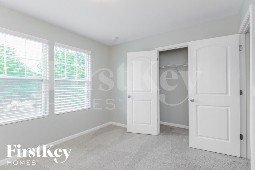 Building Photo - 812 Southridge Dr