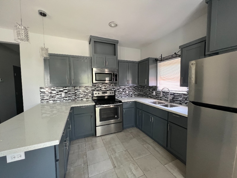 Building Photo - 904 E la Cantera Ave