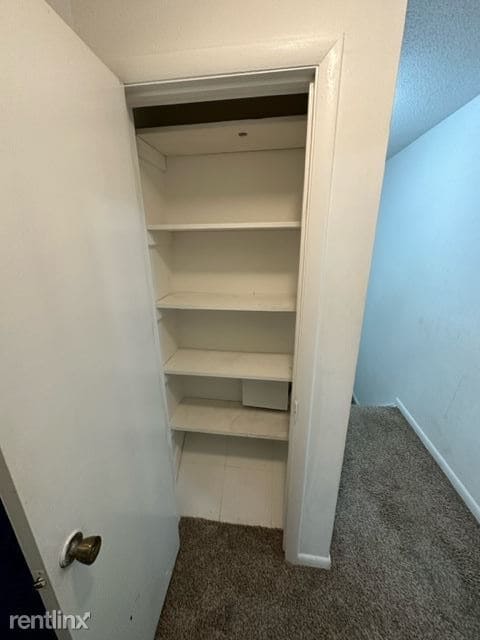 Building Photo - 2 br, 1.5 bath Townhome - 3919 Overland Ht...