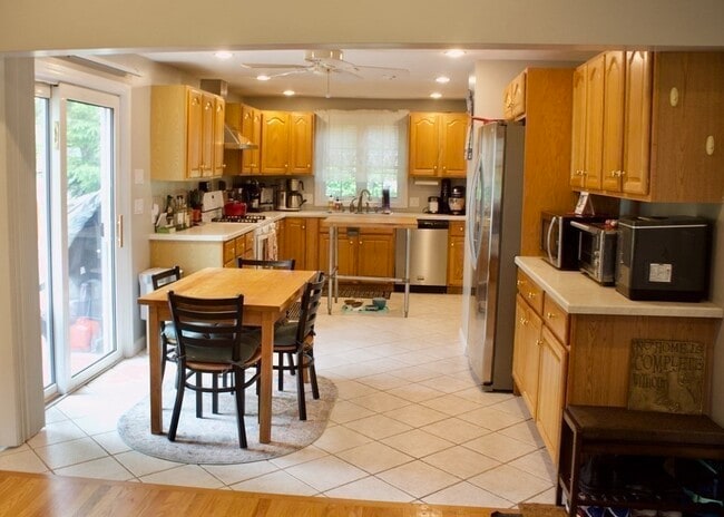 Building Photo - 203 Boston Post Rd