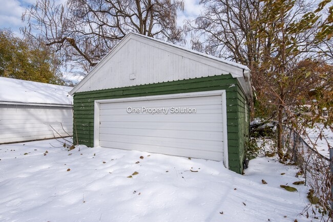 Building Photo - 7005 Broadway