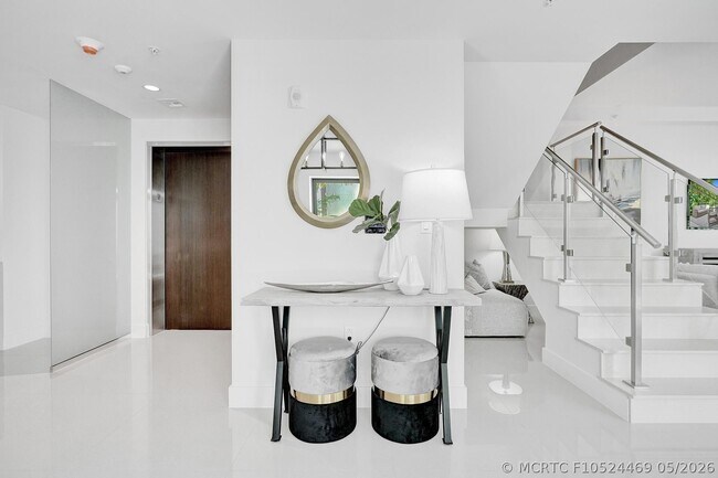 Building Photo - 3040 N Ocean Blvd