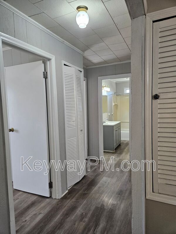 Building Photo - 119 2nd Ave