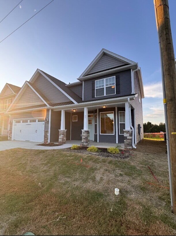 Building Photo - Sign a 12-month lease now and receive the ...