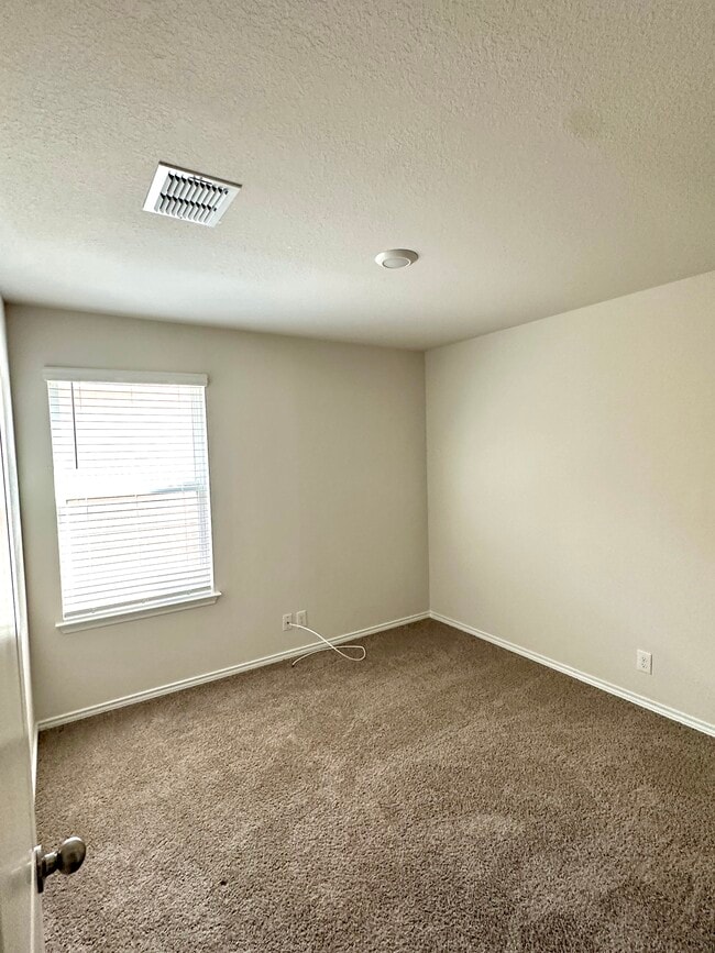 Building Photo - 425 Middle Green Loop