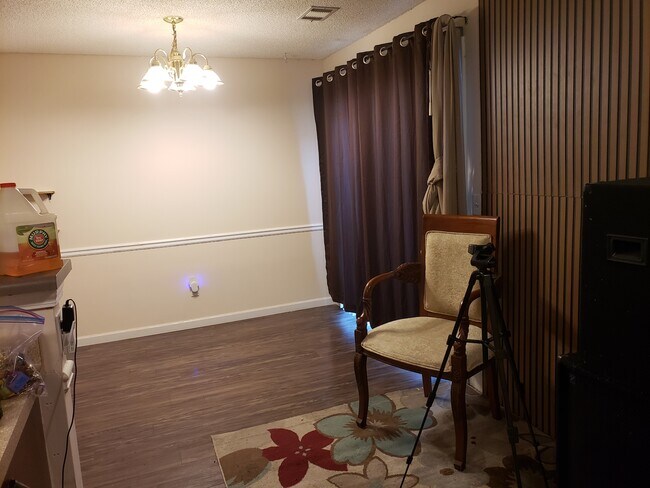 Primary Photo - 1517 April Ln