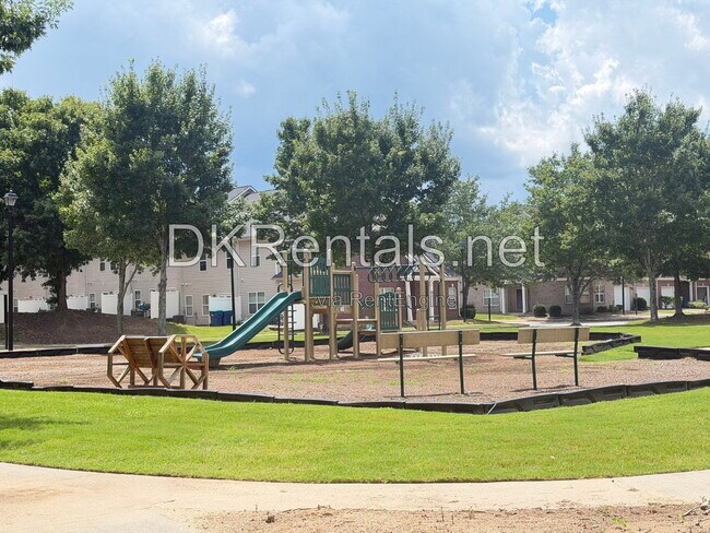 Building Photo - 2555 Flat Shoals Rd
