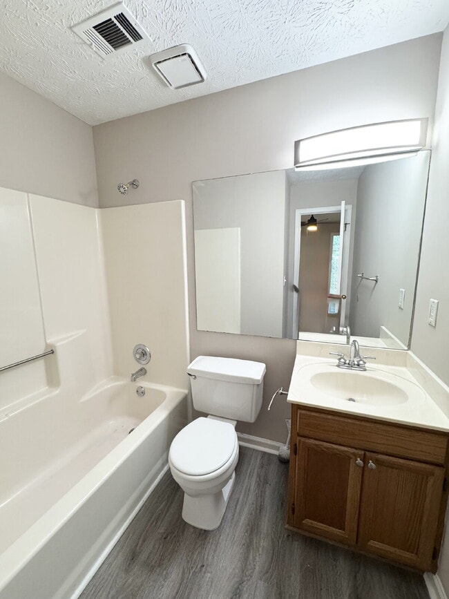 Building Photo - Charming 2 Bed/2 Bath Home in Woodstock – ...