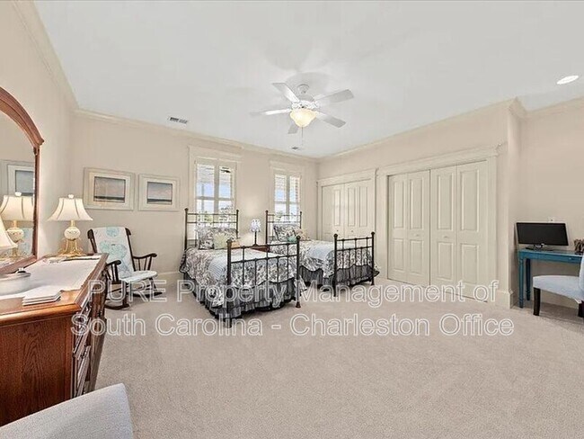 Building Photo - 1597 Rivertowne Country Club Dr