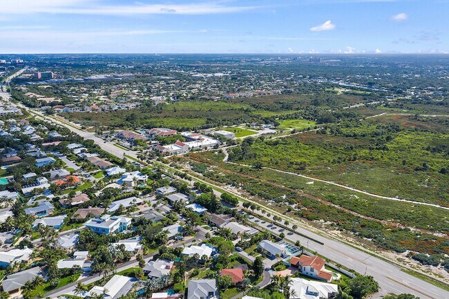 Building Photo - 461 Jupiter Ln