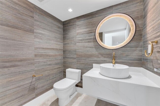 Building Photo - 465 Brickell Ave