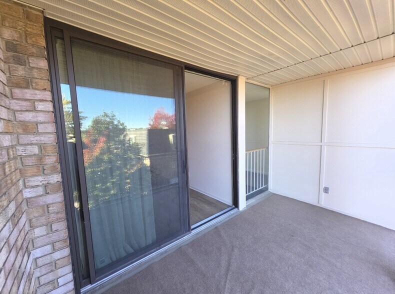 Balcony - 3115 Patrick Henry Dr
