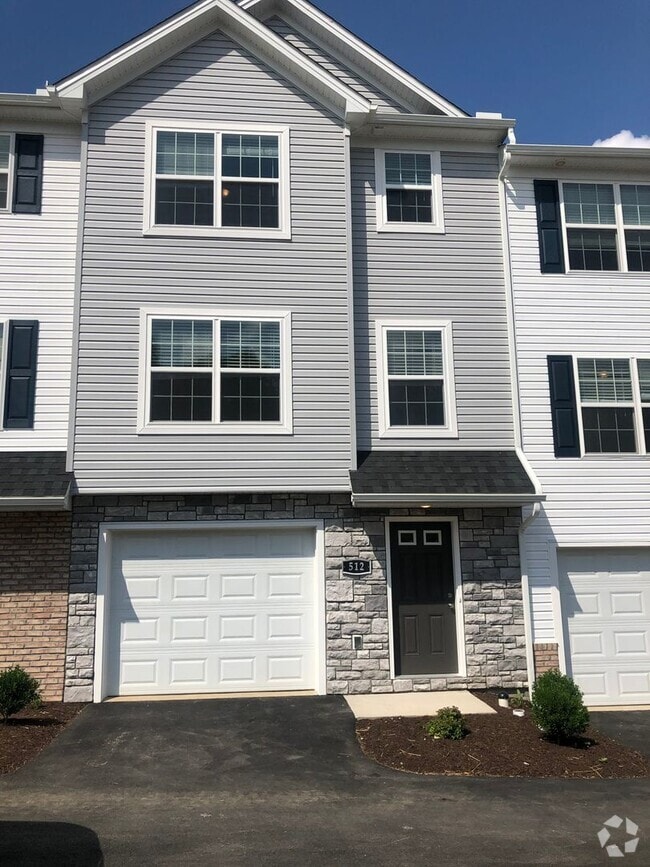 Building Photo - Coming Soon- Beautiful 3 Bedroom, 2.5 Bath...