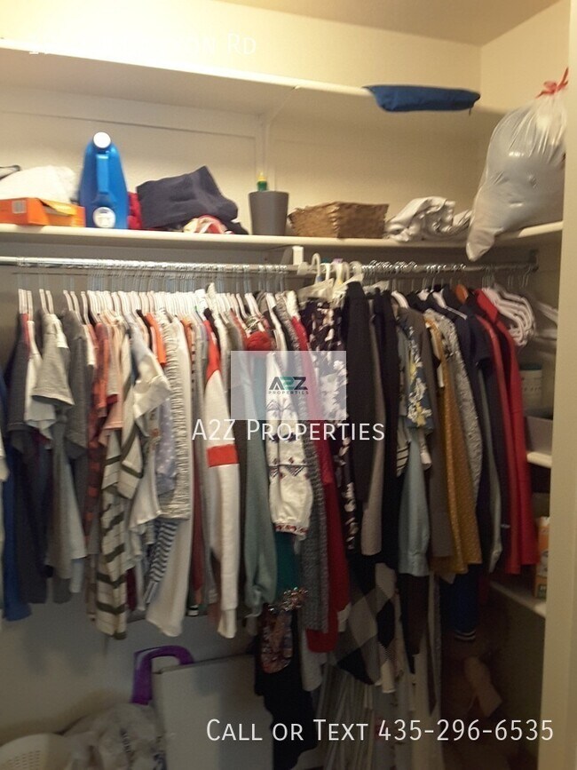 Building Photo - 1969 N Canyon Rd