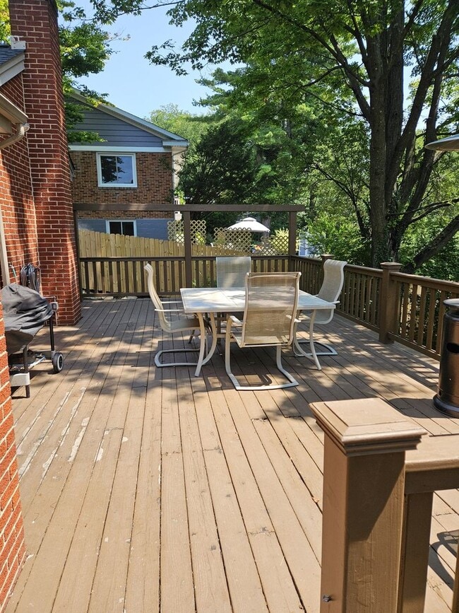 Building Photo - 3 Bedroom  Available June 8th  2026