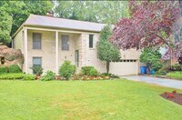 Building Photo - Sparkling and Spacious