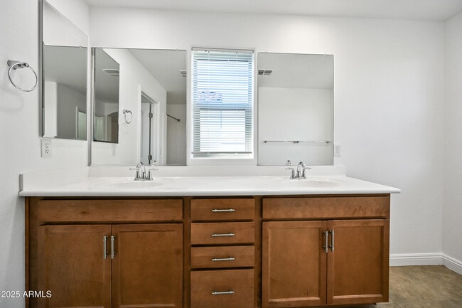 Building Photo - 4831 S Turbine