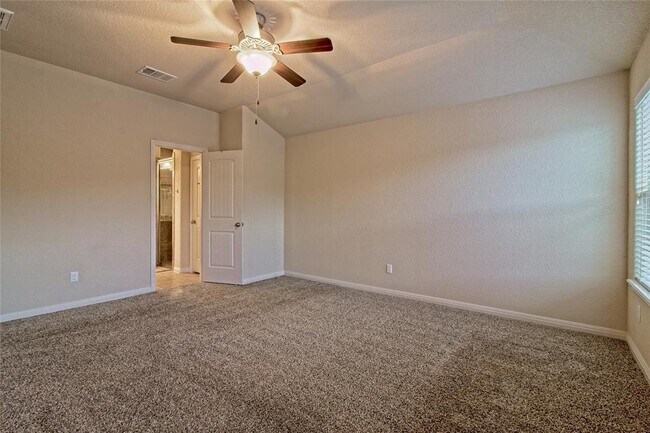 Building Photo - 713 Hedgewood Dr