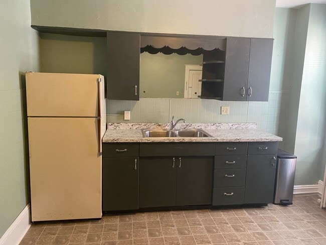 Building Photo - 624 E King St