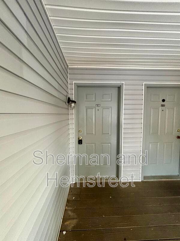 Building Photo - 406 Commons Dr