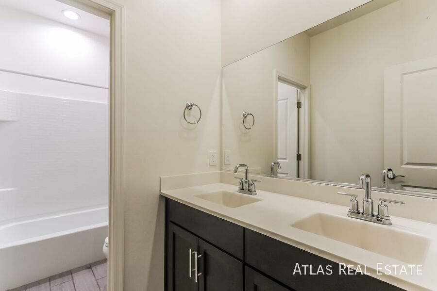 Building Photo - 13038 N Murray Dr