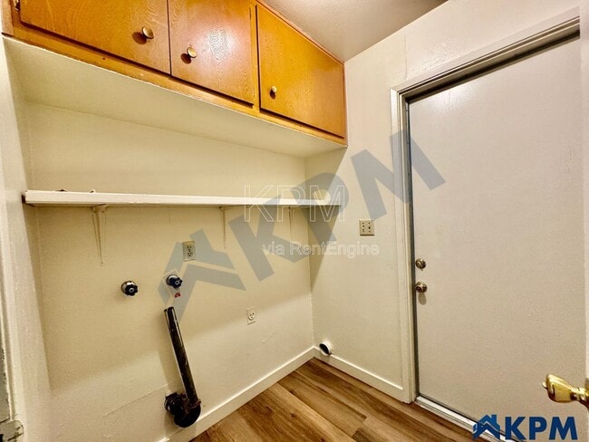 Building Photo - 8446 N El Dorado St