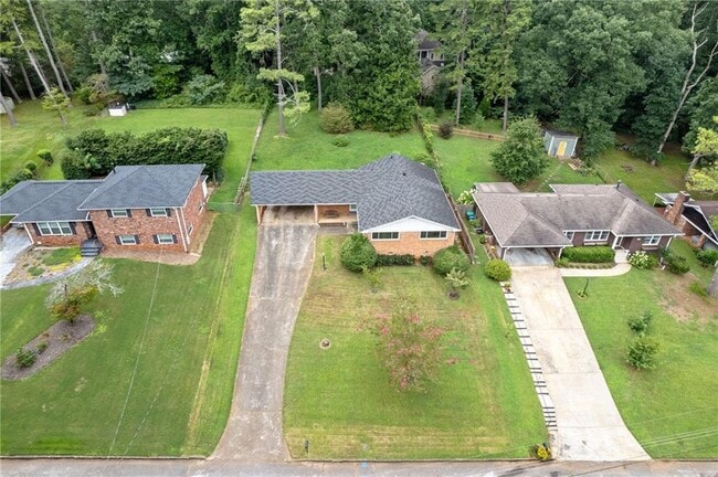 Building Photo - 1435 Thomas Rd