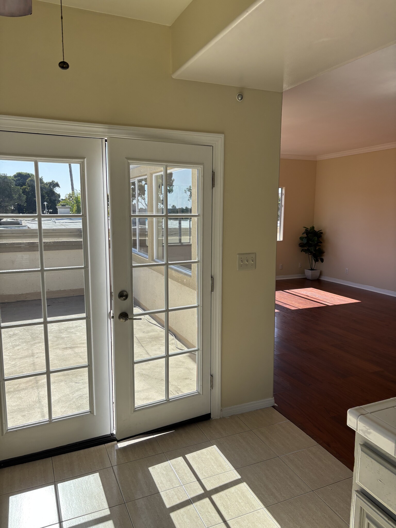 Building Photo - 212 N Catalina Ave