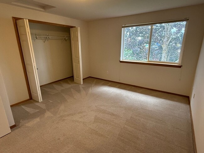 Building Photo - 3 bed / 1.5 bath townhouse in Greenwood/ North Seattle!