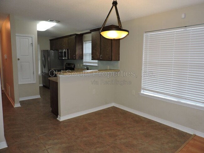 Building Photo - 8110 Heirloom Dr