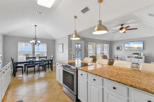 Building Photo - 21531 Zachary Dr